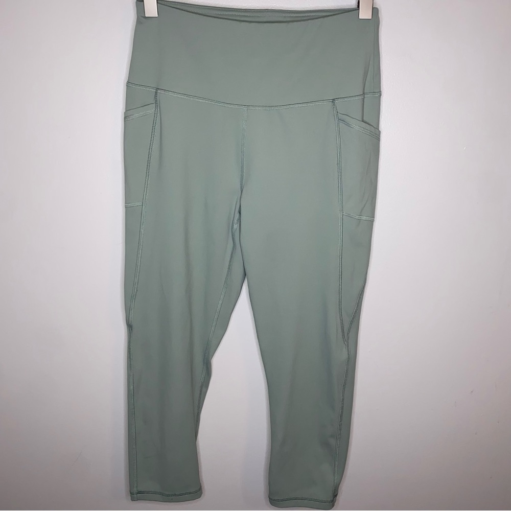 X by Gottex sage green Alisa Capri cropped capri leggings size Small LIKE NEW
